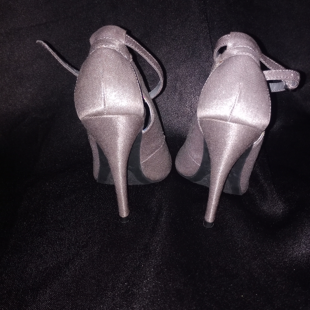 Heels - Picture 3 of 4